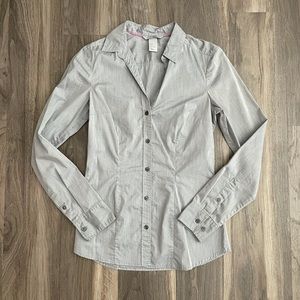 💥4/$25💥 H&M Light Grey Button Up Blouse